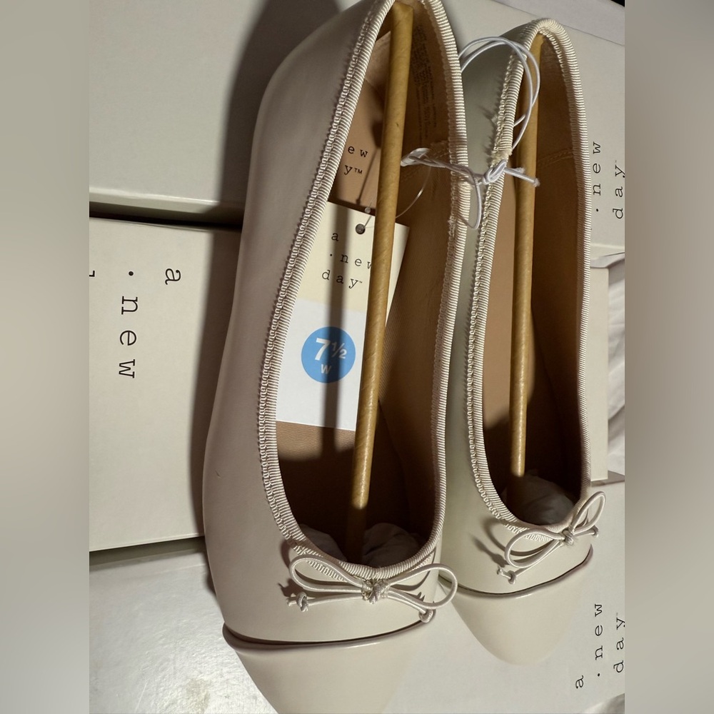 Women's Janie Ballet Flats with Memory Foam Insole - A New Day - Picture 4 of 8